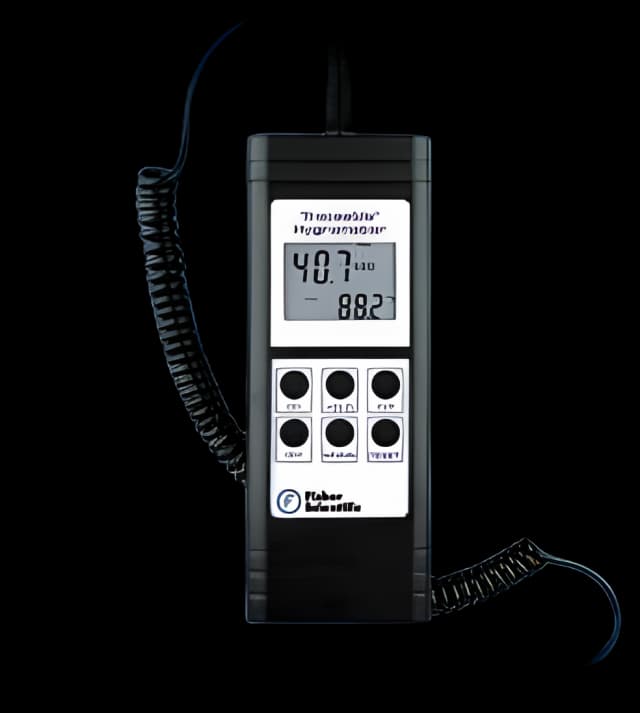 Digital Thermometer / Hygrometer Traceable® Fahrenheit / Celsius 0° to 199.9°F (-18° to +93°C) Miniature Probe Battery Operated