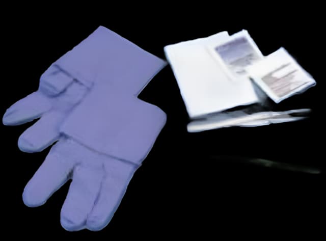 Sharp Debridement Tray One Tray, One Pair Nitrile Gloves, One Alcohol Prep Pad, One PVP Prep Pad, One 4 X 4 Inch Gauze Sponge, One Iris Scissors, One Scalpel, #15 blade, One Metal Insert Forceps
