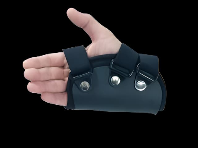 Boxer Fracture Splint with MP Extension Freedom® Comfort™ Kydex® Thermoplastic / T-Foam™ Right Hand Black Medium