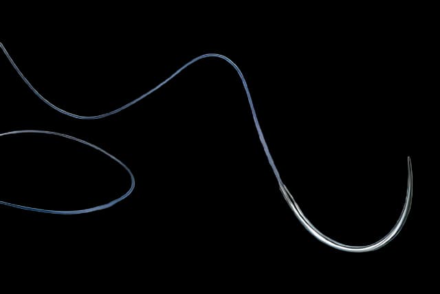 Absorbable Suture with Needle Novosyn® Polyglycolic Acid DSMP13 3/8 Circle Reverse Cutting Needle Size 5 - 0 Braided