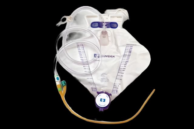 Curity™ Foley 18 Fr Latex Catheter Tray - Anti-Reflux & Splashguard