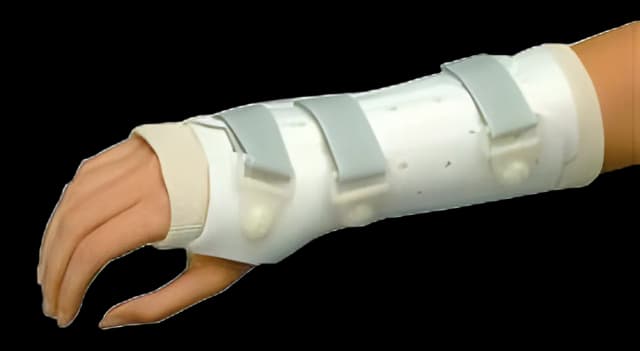Wrist / Hand Splint PlastiCast Polyethylene / Foam / Stockinette Left Hand White Medium