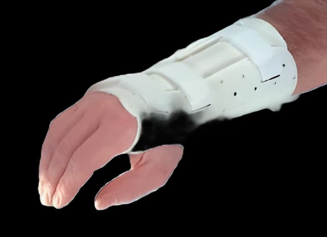 Wrist / Hand Splint PlastiCast Polyethylene / Foam / Stockinette Right Hand White Large